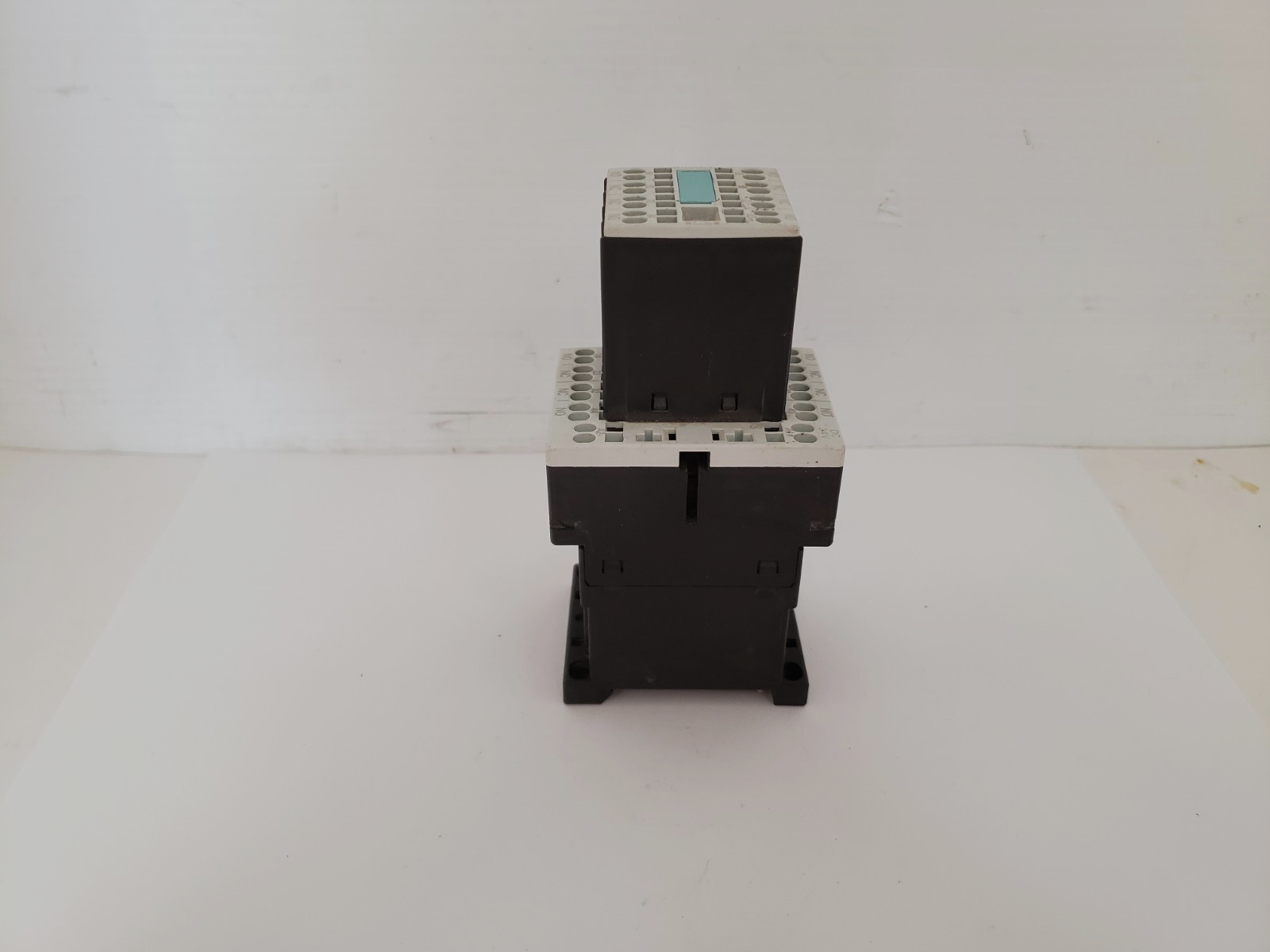 SIEMENS 3RH1122-2BB40 CONTACTOR 24VDC 2NO/2NC W/3RH1911-2FA22 CONTACTOR 2NO/2NC