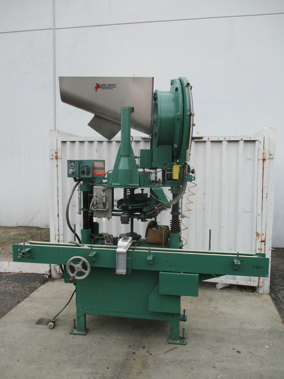 NEW JERSEY “APACHE” MODEL 550S AUTOMATIC BOTTLE CAPPING MACHINE