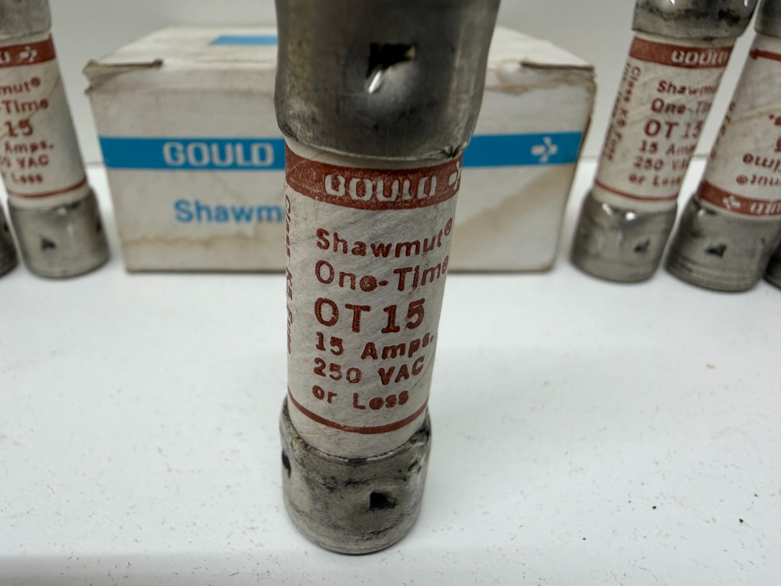 LOT OF (10) NEW IN BOX! GOULD SHAWMUT 15A 250V ONE-TIME FUSES OT15