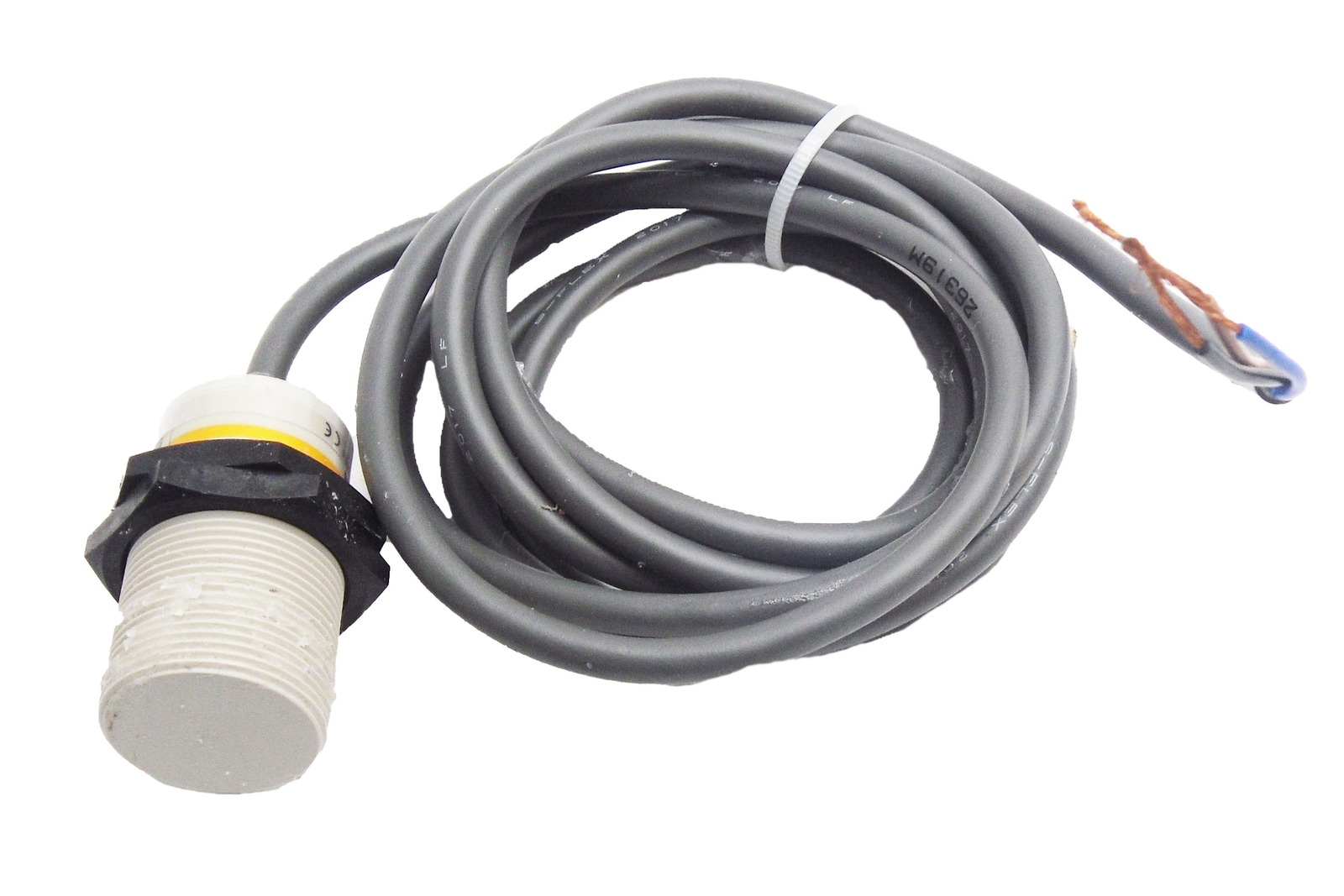 OMRON E2F-X10E1 PROXIMITY SWITCH APPROX 6 FT