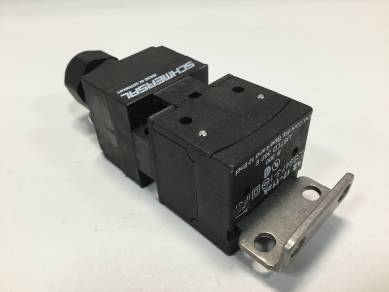 SCHMERSAL Safety Interlock Switch AZ 17-11ZK Used #103743