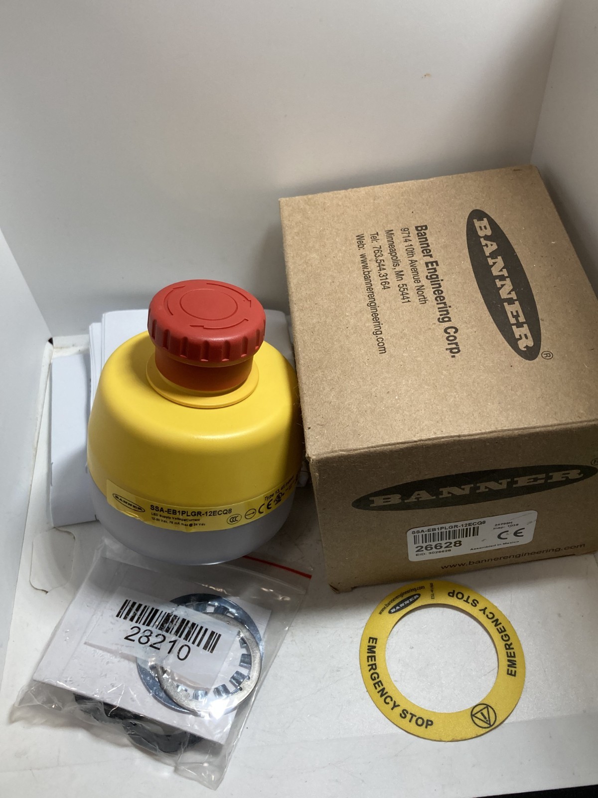 BANNER SSA-EB1PLGR-12ECQ8 EMERGENCY STOP PUSH BUTTON TWIST REL ILL 8 PIN PNP NIB