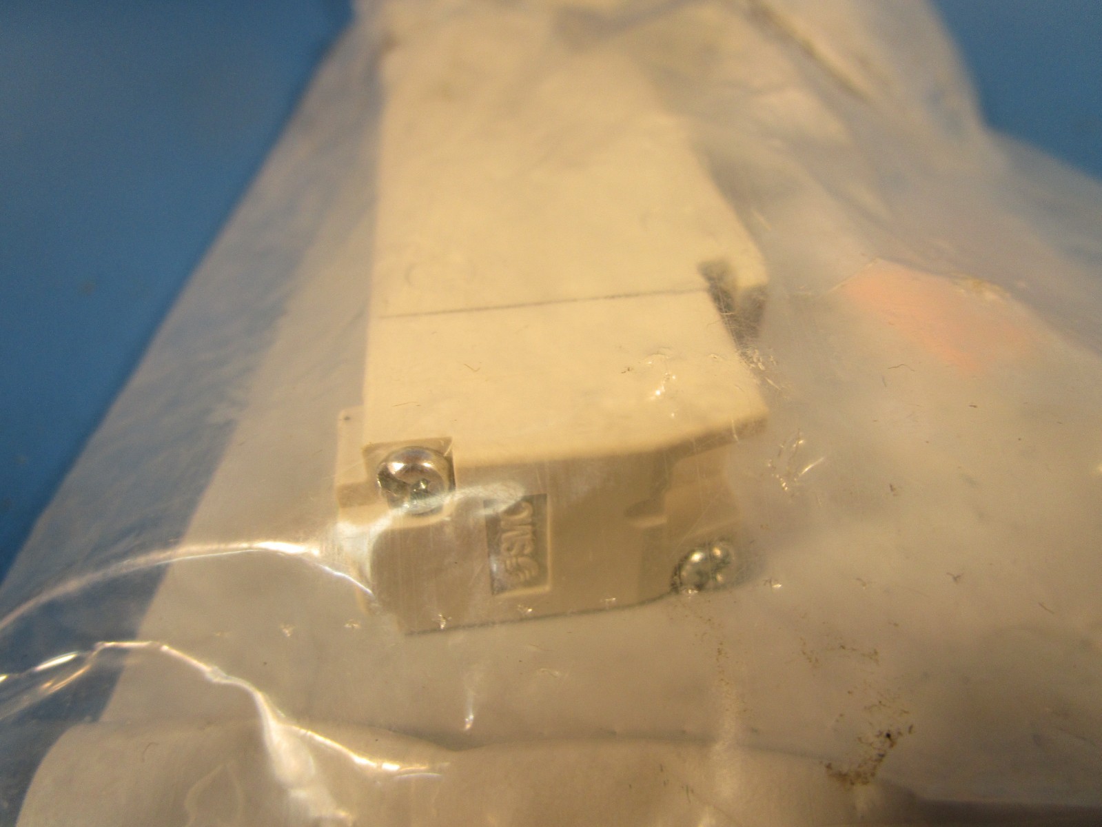 SMC VQ2300-51, Solenoid Valve 5 Port 4 Way/3 Position 24VDC