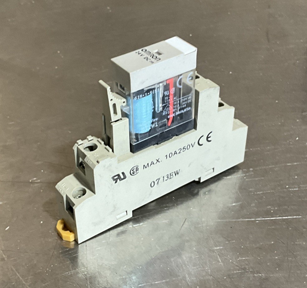 Omron G2R-1-S/0713EW Socket & Relay