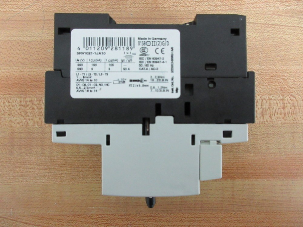 Siemens 3RV1021-1JA10 Circuit Breaker 3RV10211JA10 W/3RV1901-1E