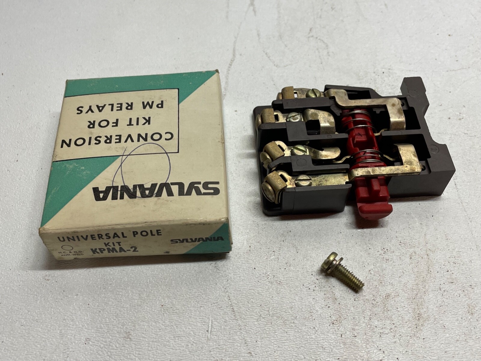 Sylvania KPMA-2 Universal Pole Kit