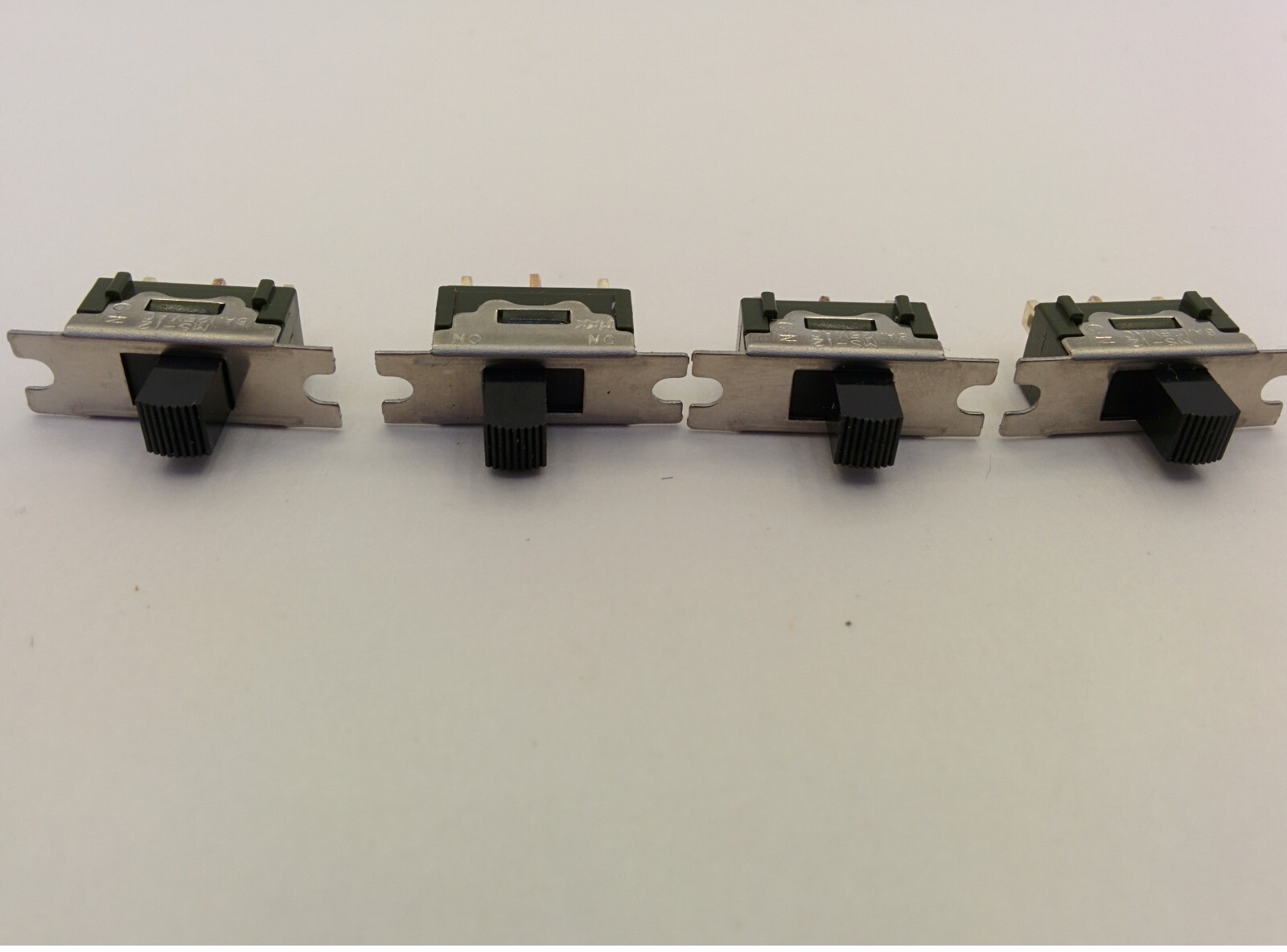 NIKKAI MS12AFW01-RO SWITCH, SPDT ON-ON 6A 125V SLIDE PANEL MOUNT (LOT OF 4) NNB