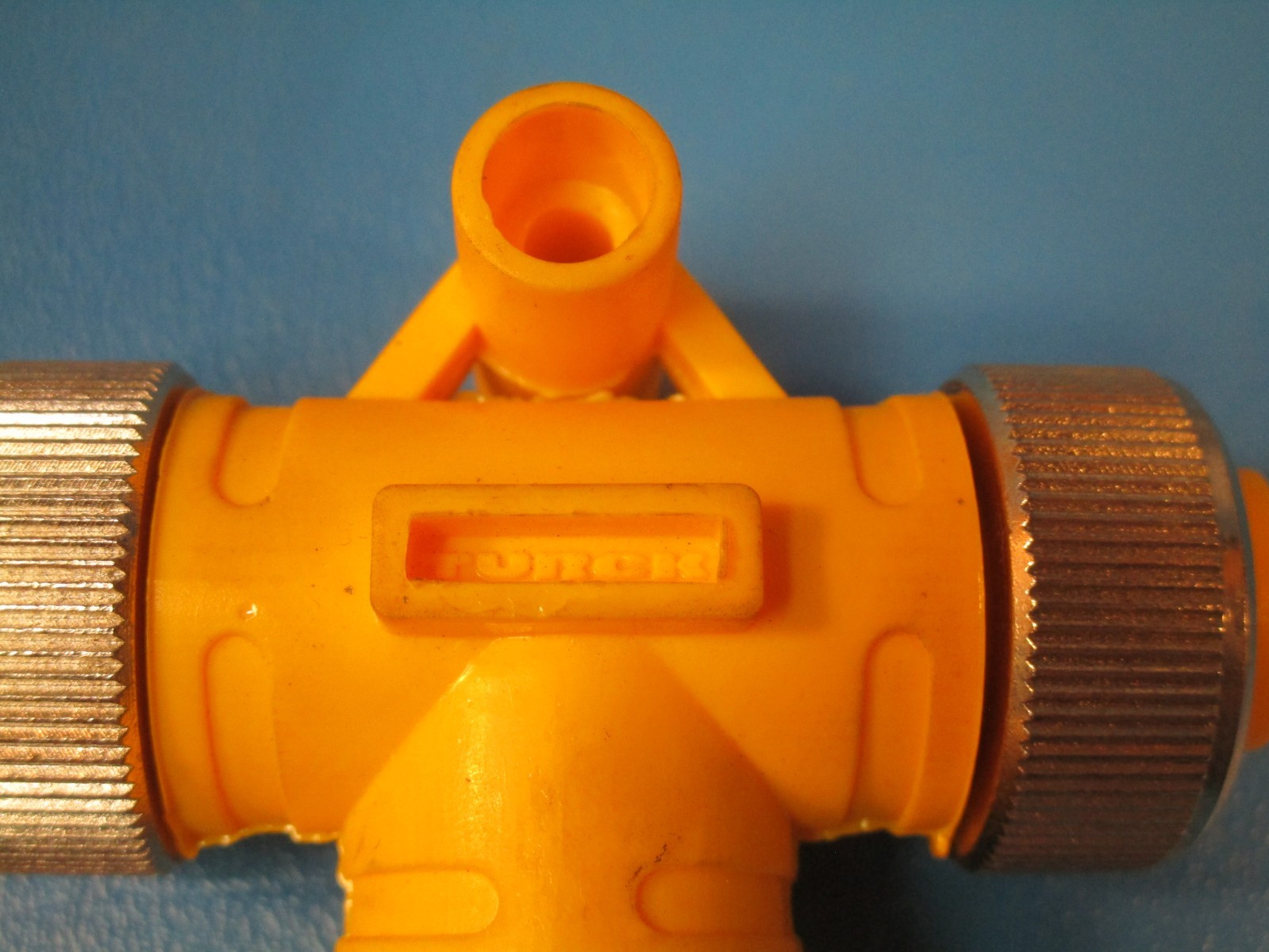 Turck RSM-2RKM 30, TEE CONNECTOR 7/8 INCH MINIFAST, 1-MALE, 2-FEMALE, 3-PIN