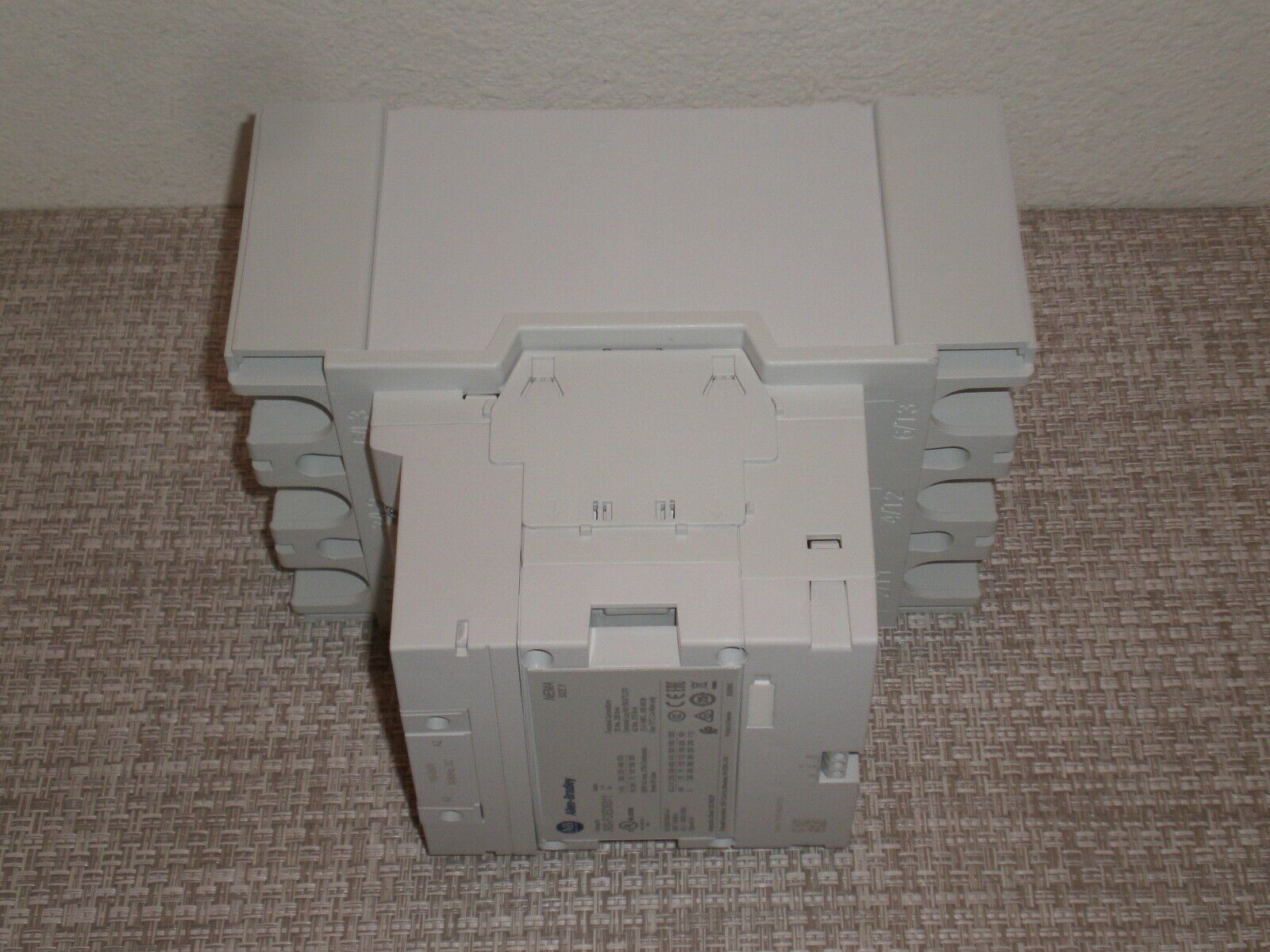 New Allen Bradley 300-FOED9311 Contactor, 3 Main Poles Operating Voltage 100-250