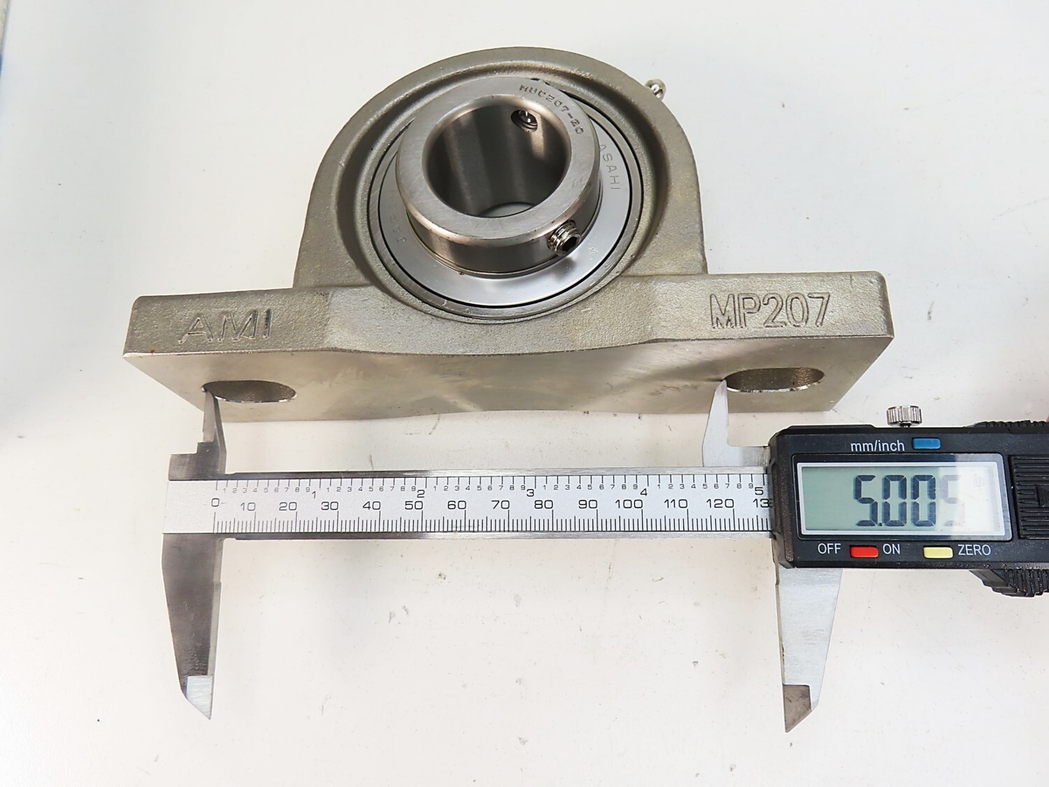 AMI Bearings MUCP207-20 2-Bolt Base 1-1/4 in Bore 304 Stainless Steel NEW IN BOX