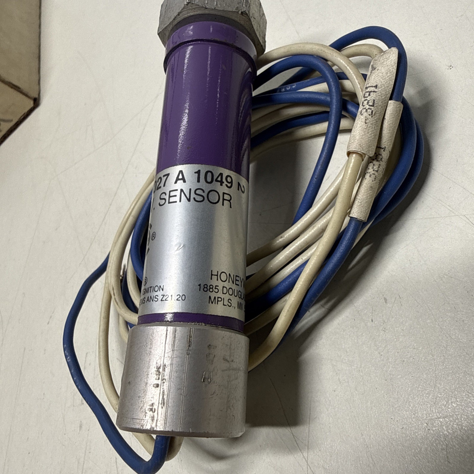 Honeywell C7027A 1023 UV Flame Detector (USED)