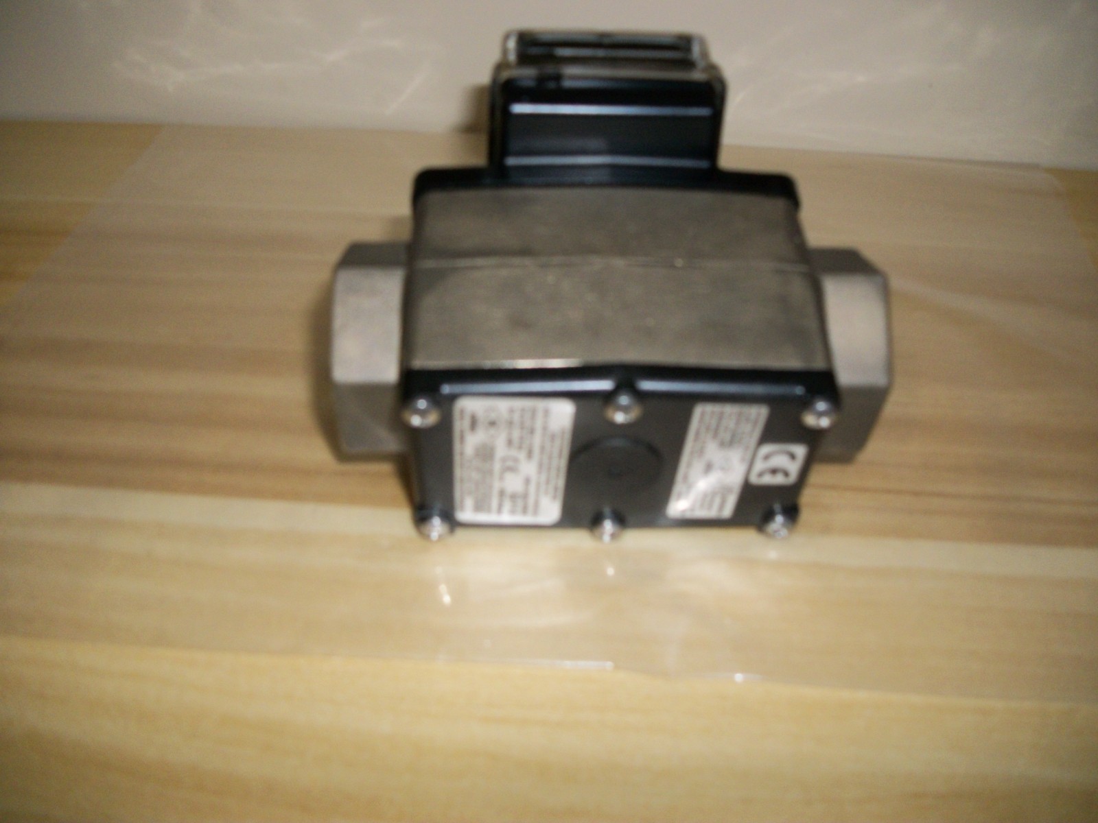 UNUSED FLOMEC ELECTRONIC DIGITAL FLOWMETER MODEL G2B10N09GMA B10N 300 PSI