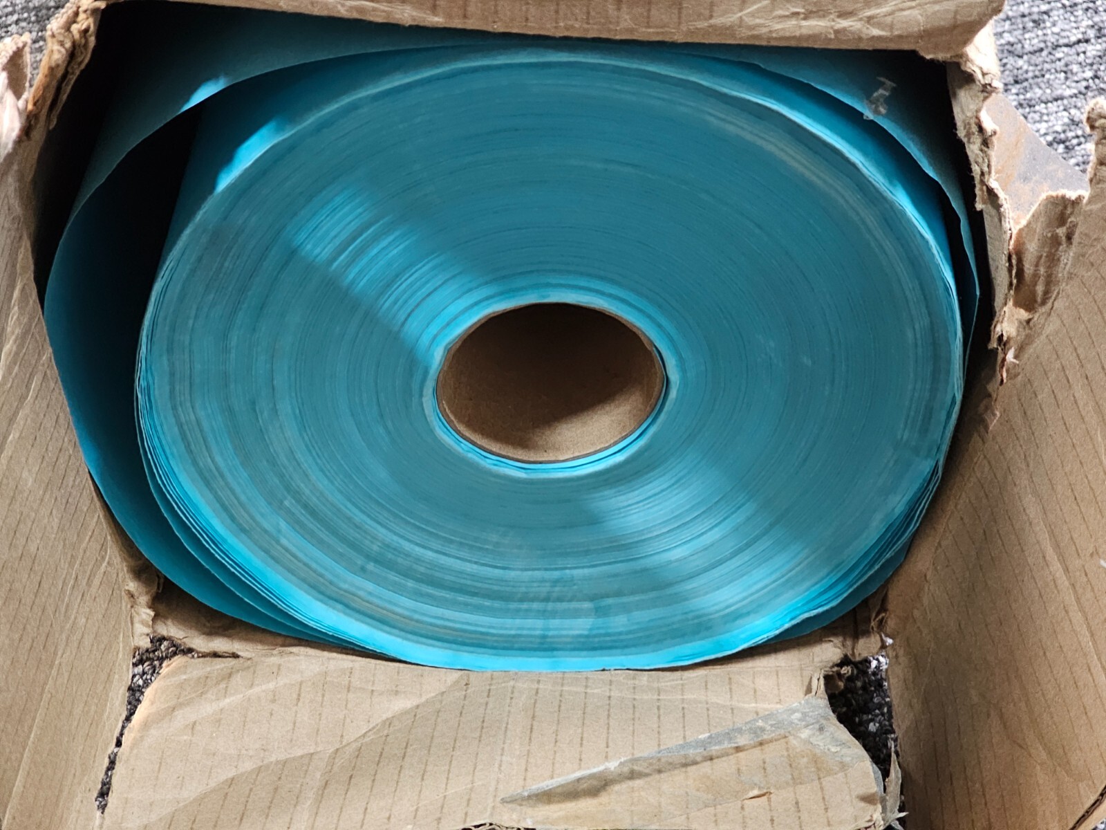 American Paper Converters Inc. 36″ x 1000 Ft 100% Kraft Dual Surface Aqua, 5AQ