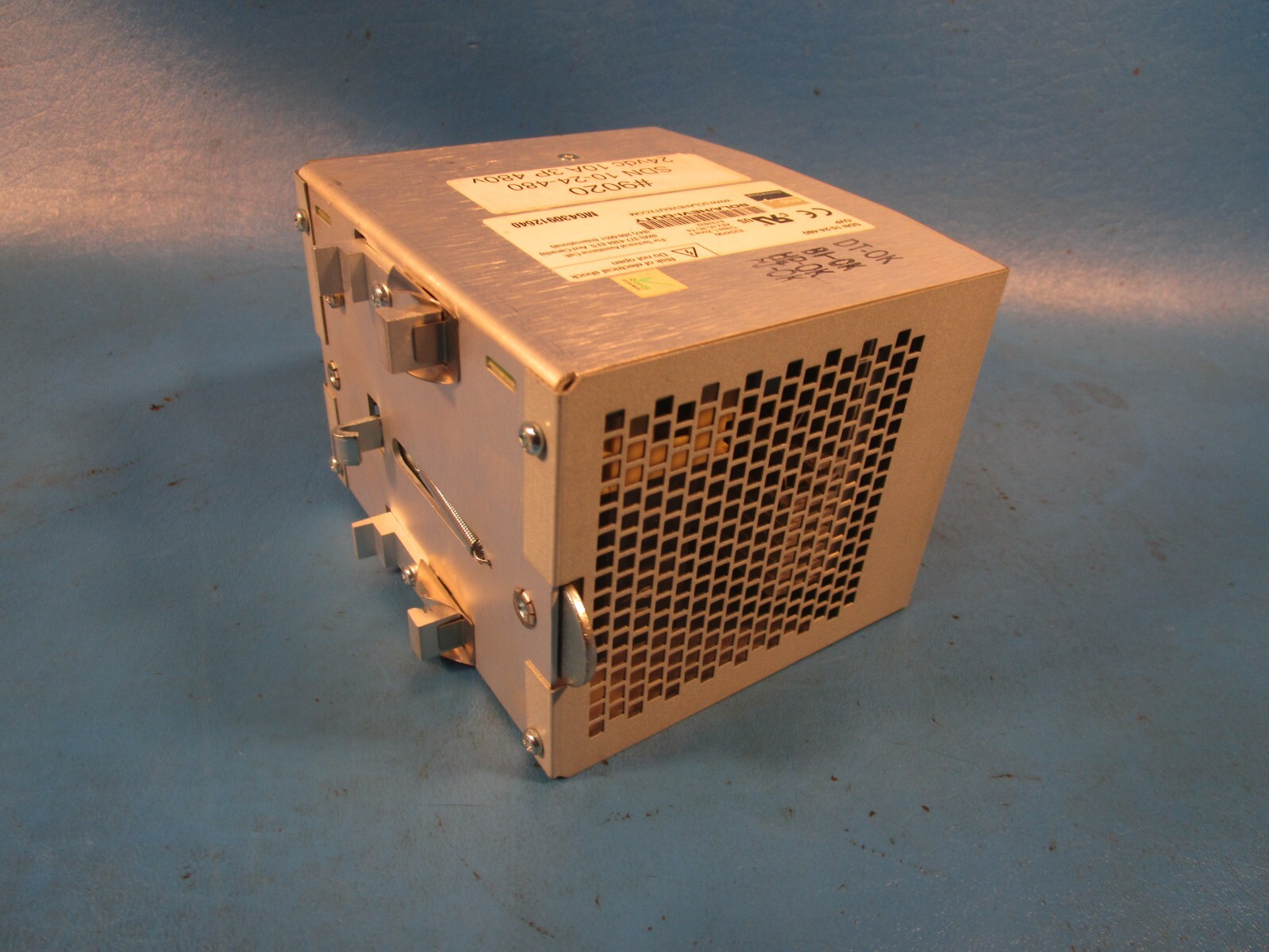 USED SOLA SDN 10-24-480, Power Supply Input 3PH 380/500V Output 24VDC/10A
