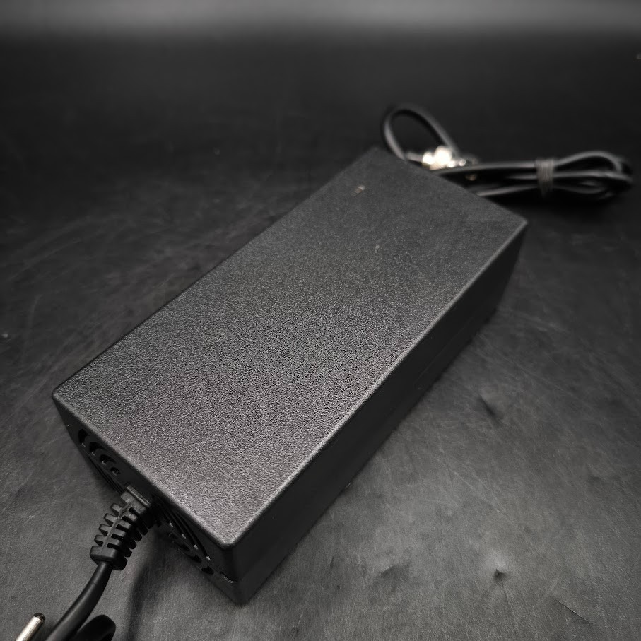 Shenzhen Jingyuecheng JYC-13P03-80W-B Lithium Battery Charger 42V-2A Working