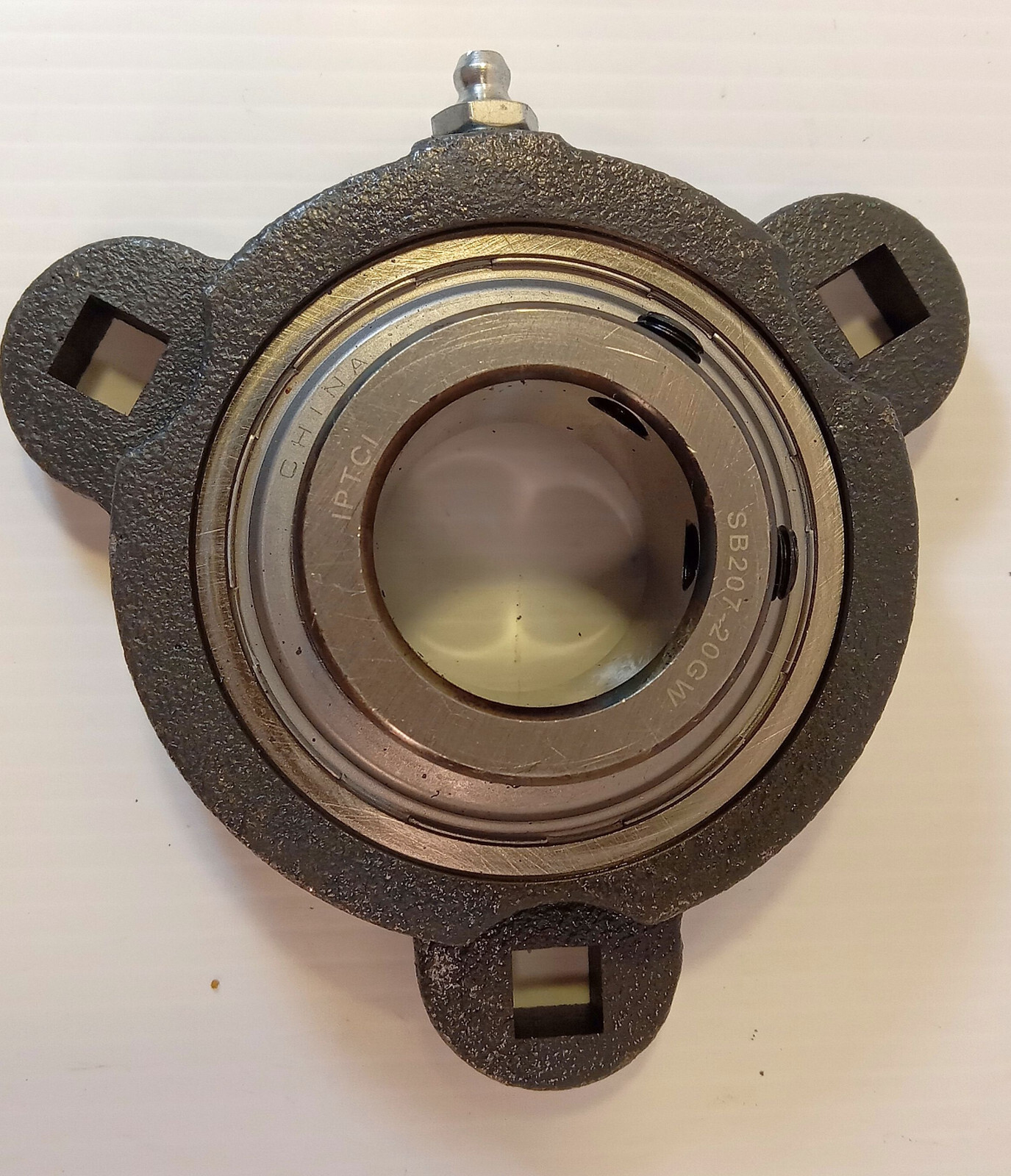 1 NEW IPTCI SB207-20GW 3-BOLT FLANGE PILLOW BLOCK BEARING NNB ***MAKE OFFER***