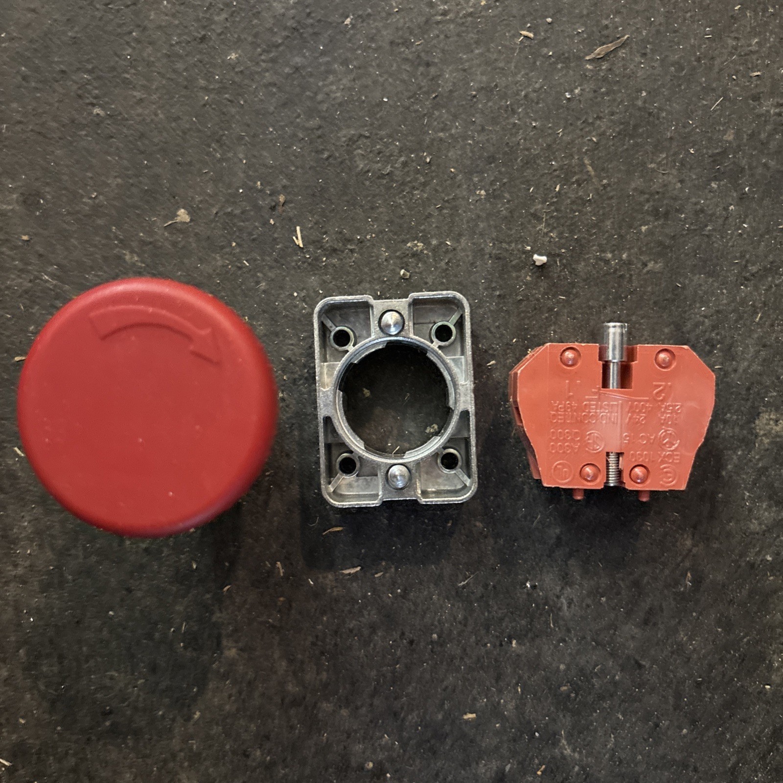 1 NEW AUTOMATION DIRECT GCX1131 EMERGENCY STOP PUSH BUTTON NIB