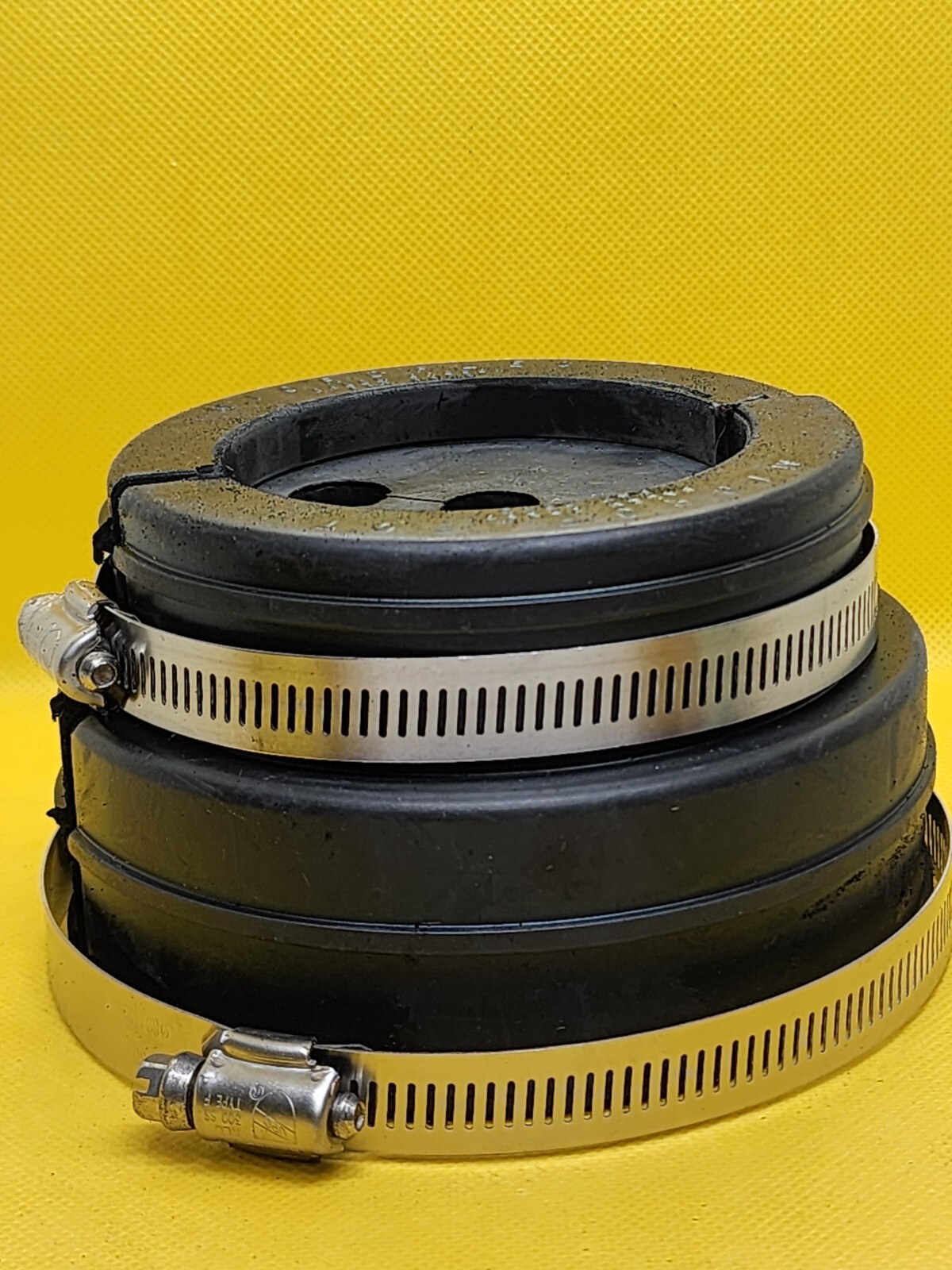 NEW! ANDREW TYPE 204679-7 4″ W/G BOOT FOR 3 HOLES, 1/2″ COAXIAL CABLE [2WS2]