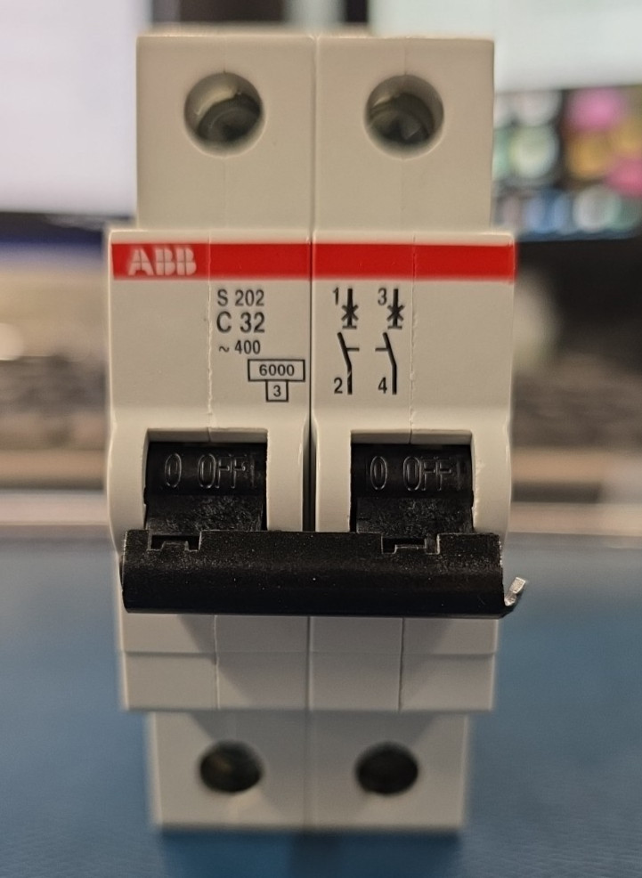 S202-C32 – ABB Feed-Thru 480V 32A 2 pole circuit breaker 6kA@480V FREE SHIPPING