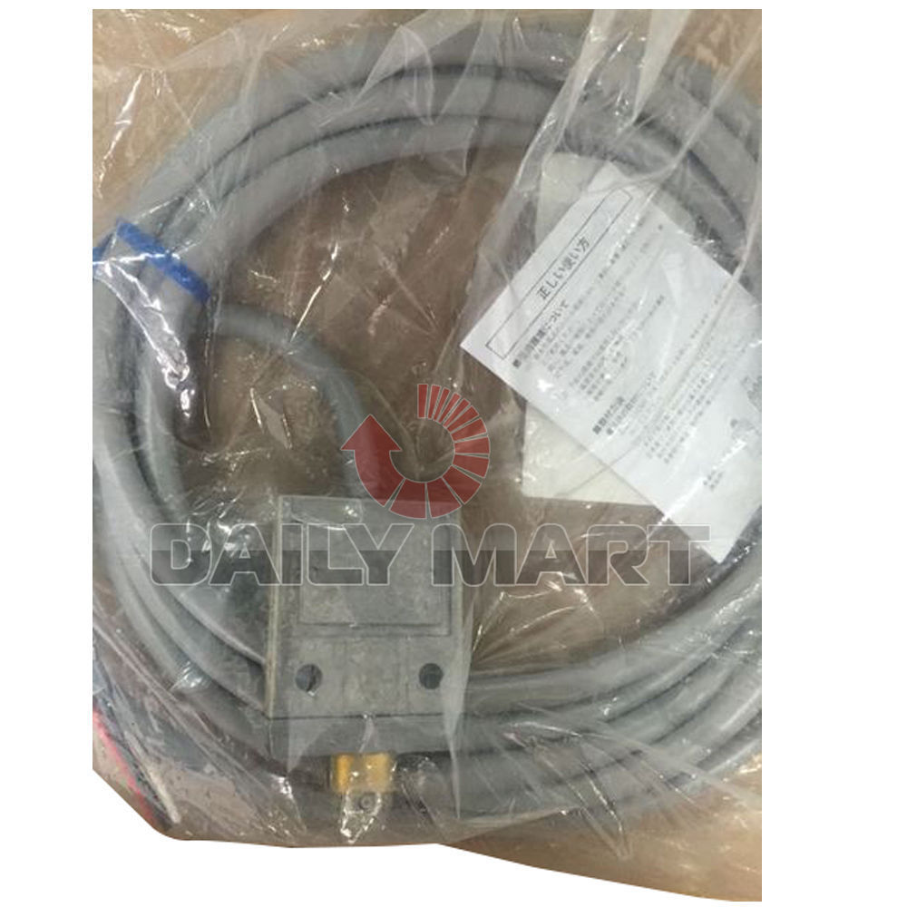 New Omron D4C-1202 General Purpose Compact Enclosed Limit Switch Roller Plunger