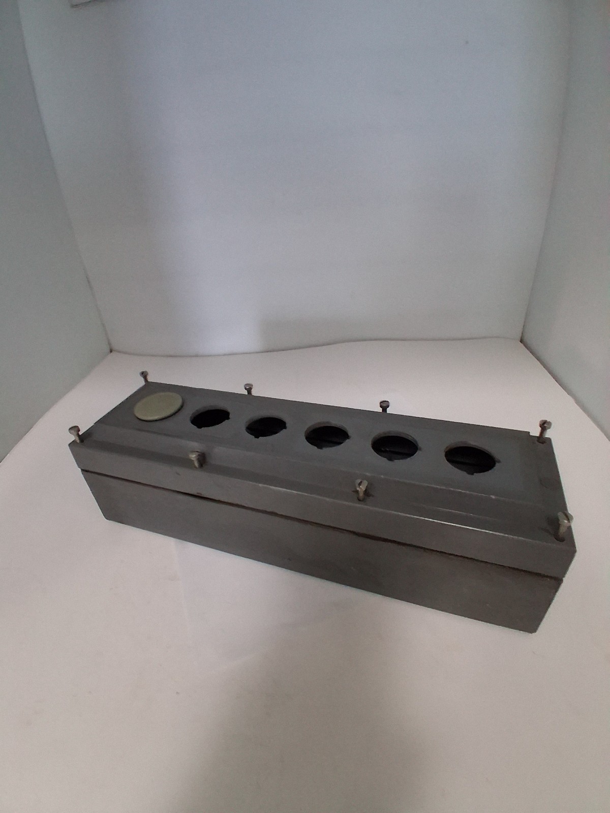 ALLEN BRADLEY 800H-5HZ4R PUSHBUTTON ENCLOSURE 5 OR 6 HOLE FIBER GLASS SERIES C