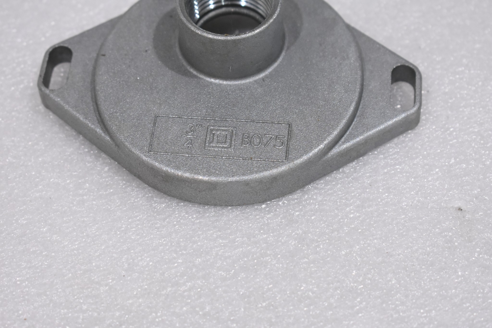 SQUARE D B-075 INTERCHANGEABLE RAINTIGHT HUB 3/4″