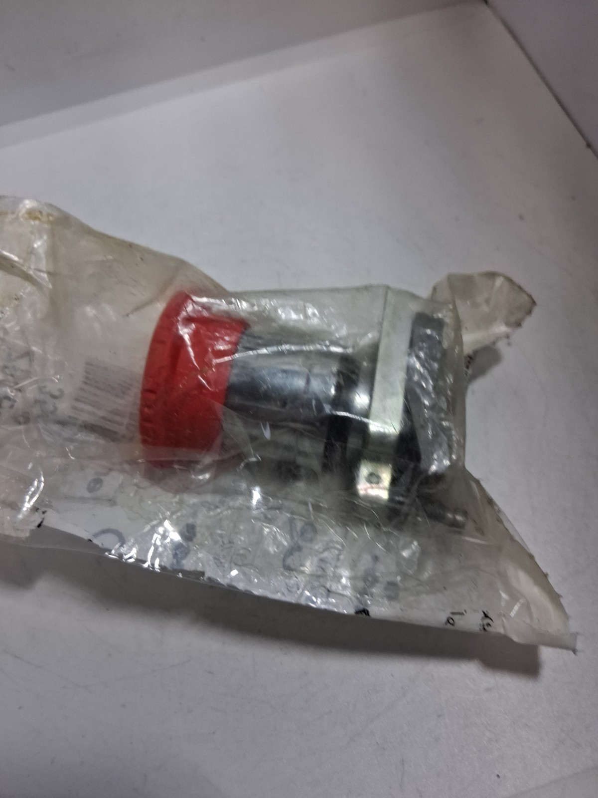 TELEMECANIQUE ZB4-BS844 E-STOP PUSHBUTTON OPERATOR RED TWIST RELEASE NIB
