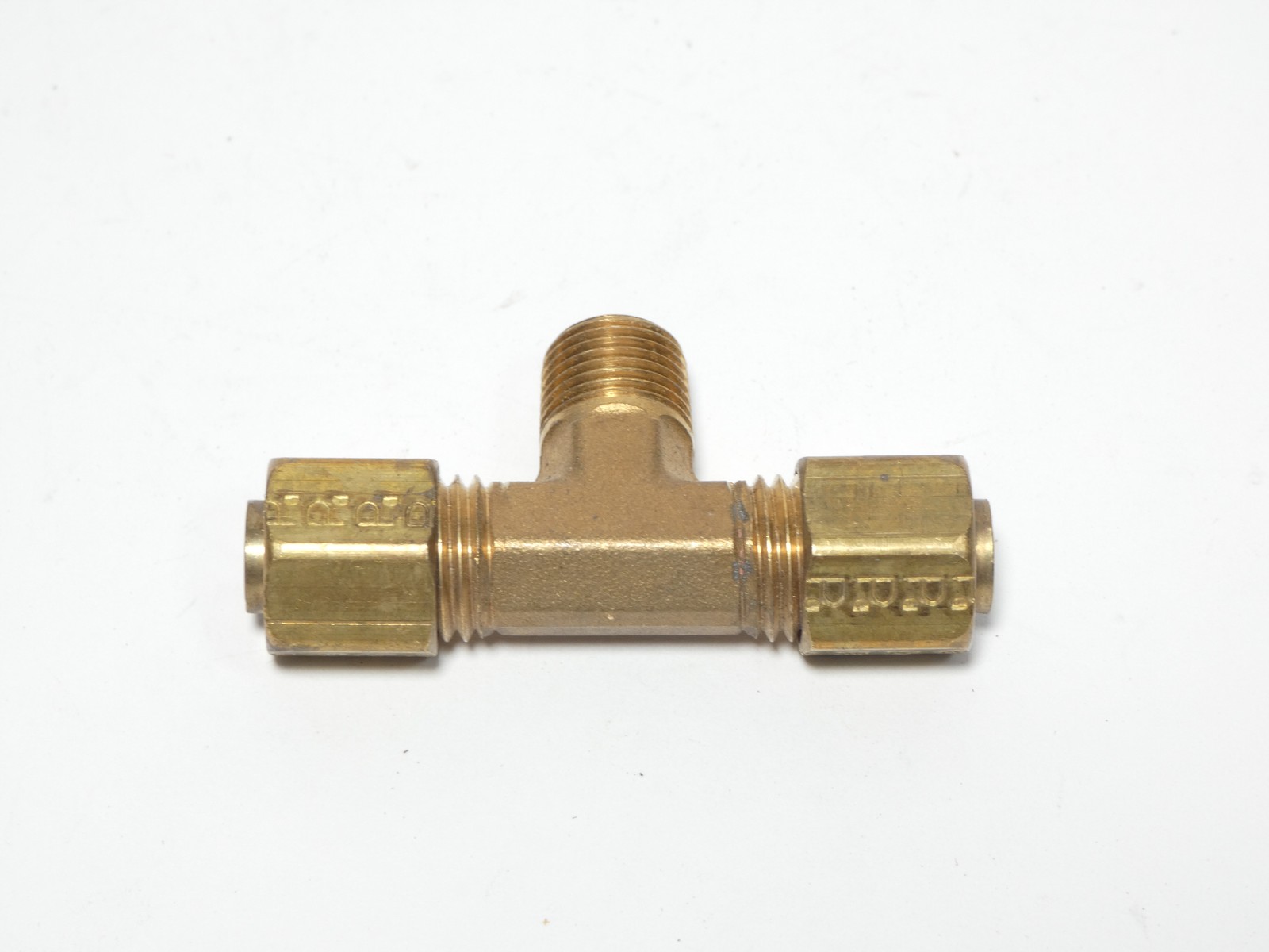 *Lot of 34* Parker Brass Compression Union Tee Fitting 1/4″ Tube – NEW Surplus!