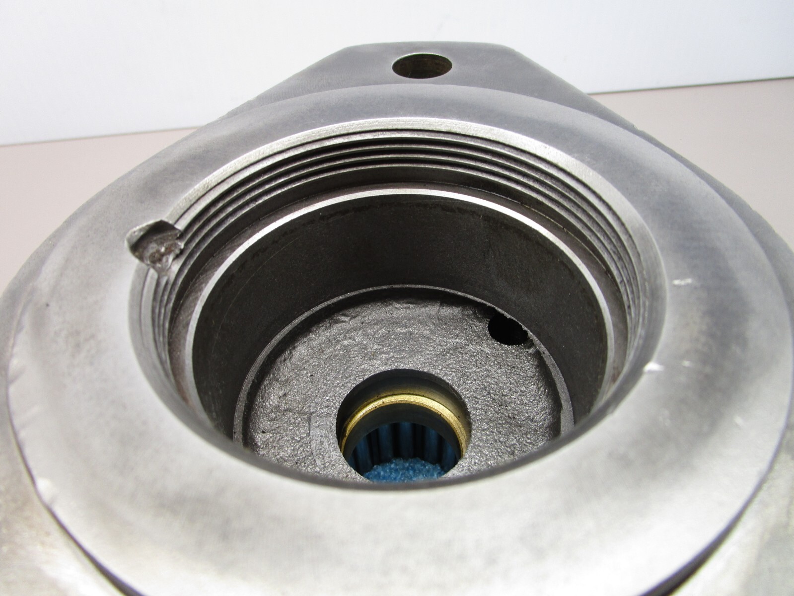 Commercial P25 P37 Hydraulic Pump Tapered Bearing Front Cover Housing 2-Bolt
