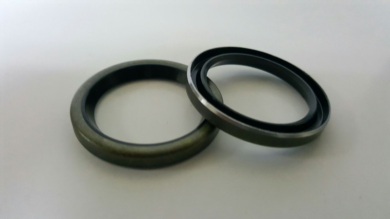Chicago Rawhide-CR- SKF New Aftermarket OIL SEAL 11060 FREE SHIPPING