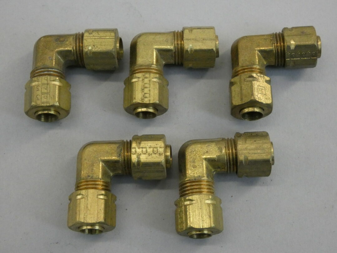*Lot of 5* Parker Brass Compression Fittings 1/8″ Tube 90° Elbow – NEW Surplus!