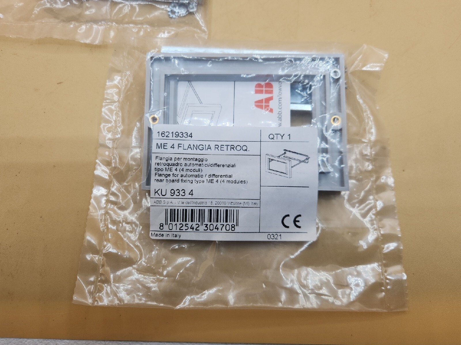 ABB ME4 Flange for rear board fixing IP 40 – 4 Modules DIN Rail Breaker Mount