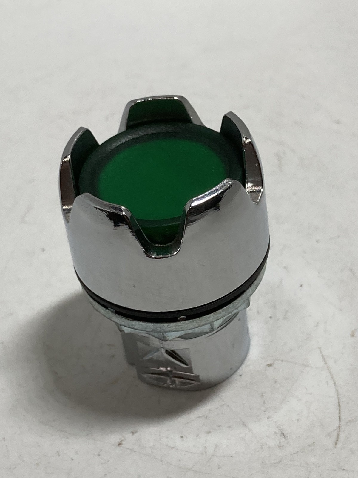ALLEN BRADLEY 800FM-LG3 PUSHBUTTON OPERATOR GREEN ILLUMINATED NNB