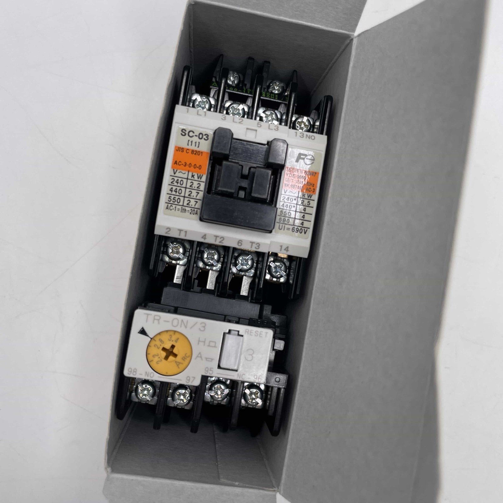 Fuji SW-03/3H 100v-110v 2.2-3.4A No instruction manual/damaged outer box new