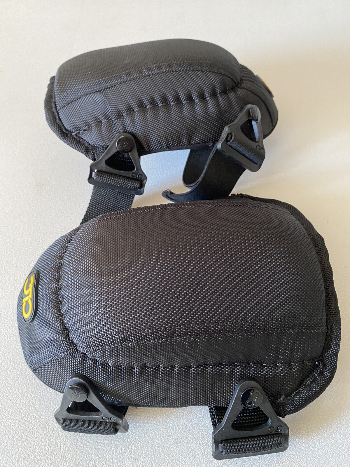 CLC 342 Knee Pads, Flat, Foam, Universal