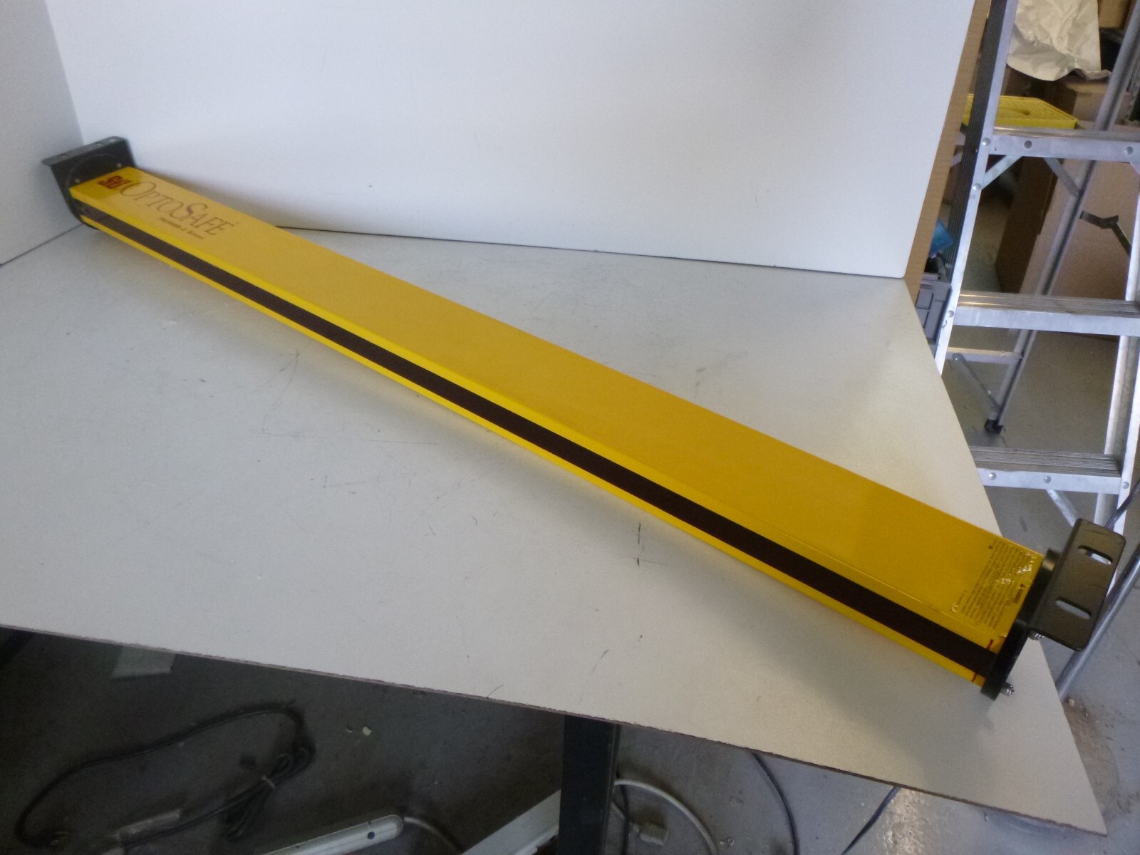 STI P4148B-2 OptoSafe-B 48″ (1.22m) Series P4100B-2 Light Curtain Transmitter