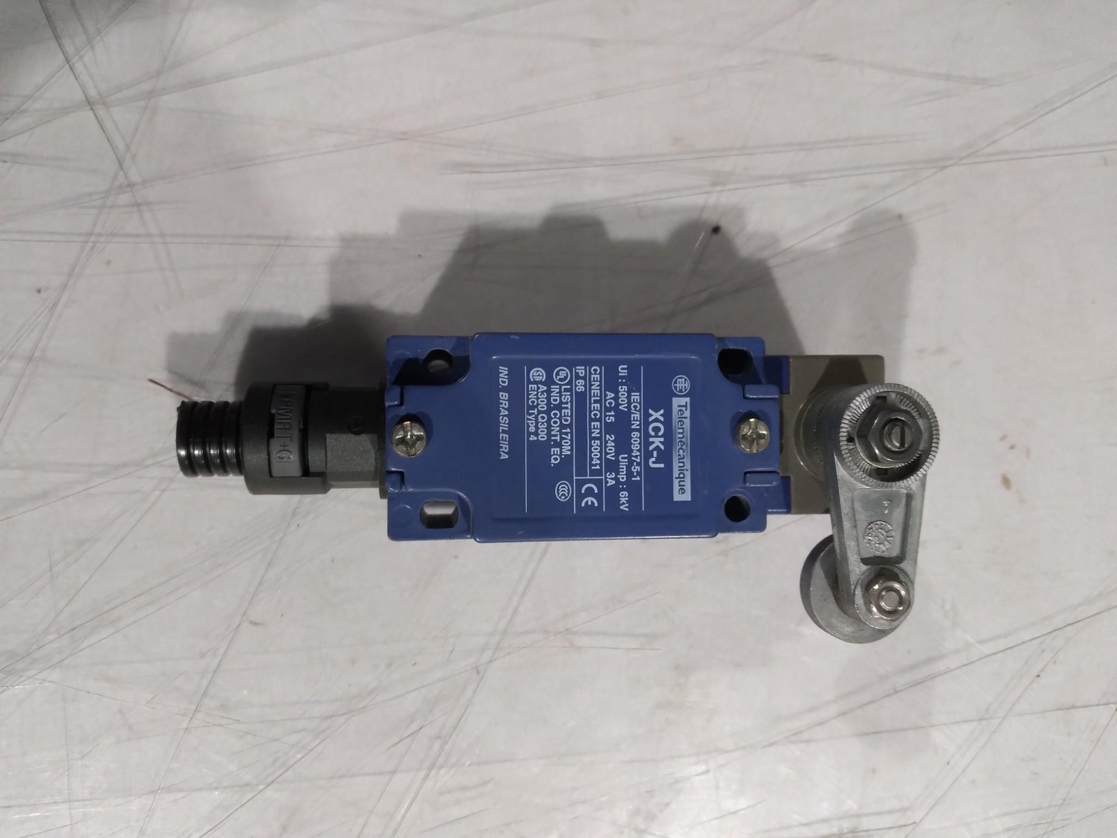 TELEMECANIQUE XCK-J AC 15 240V 3A 6KV