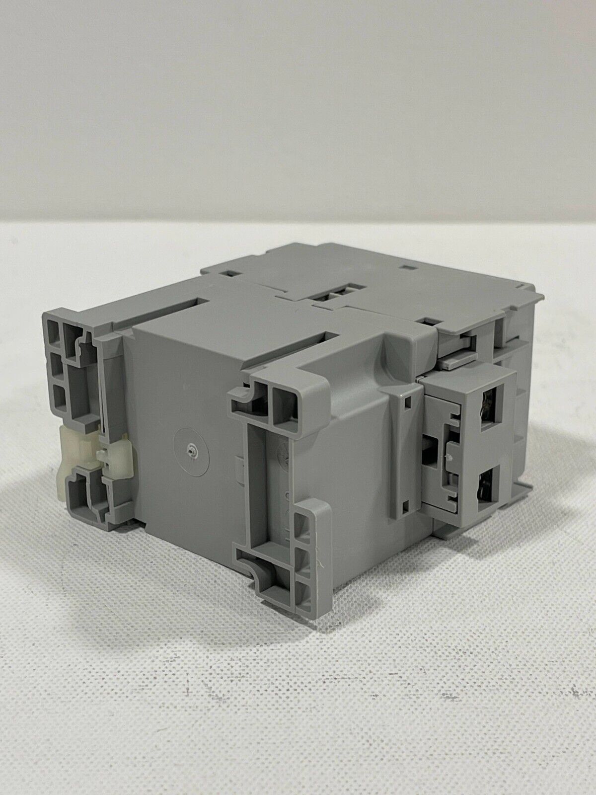 Allen Bradley 100-C23KJ200 Contactor 2-NO 2-NC Main Poles 24V AC