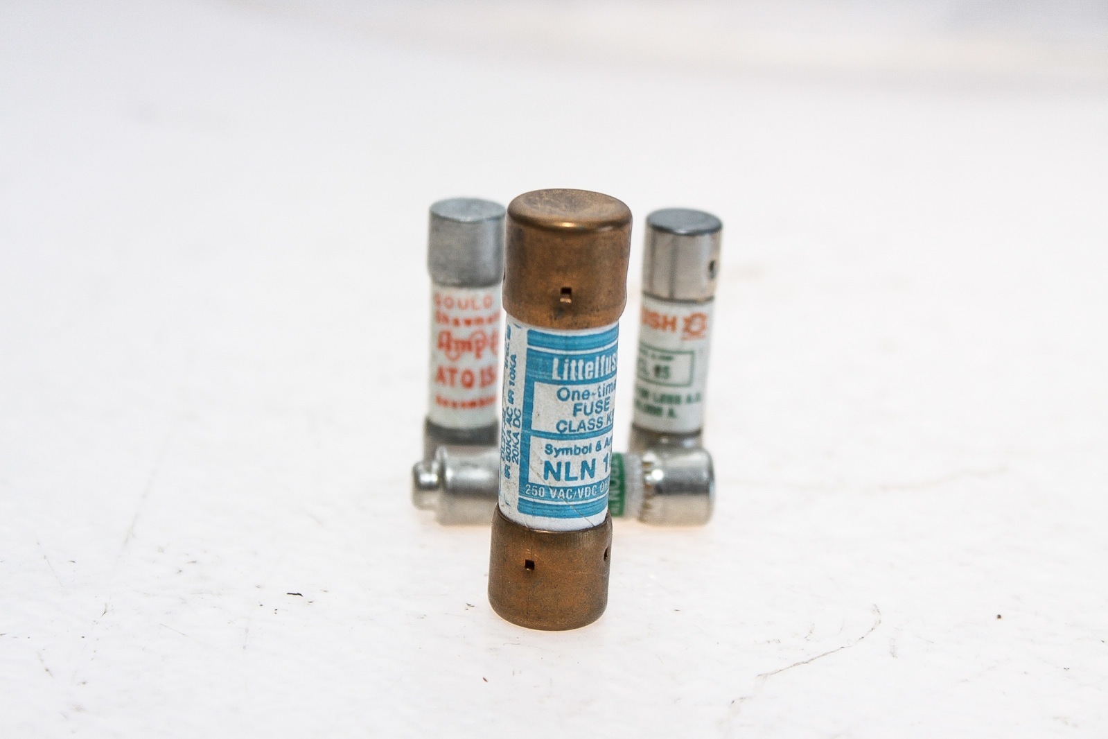 LOT OF 4 FUSES LITTELFUSE NLN 10 GOULD ATQ 15/100 BRUSH MCL25 BUSS FNQ-R-1 (G28)