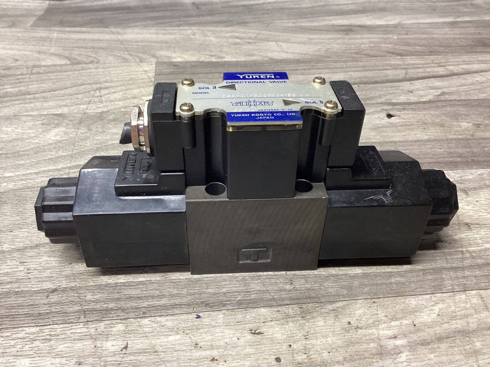 Yuken DSG-01-3C2-D24-50 DIRECTIONAL VALVE #114D80PR5
