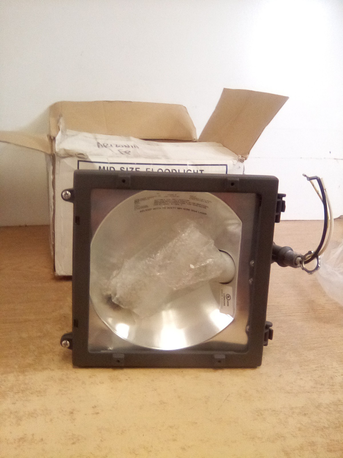 Howard Industries MSF-70-MH-4T Mid Size Floodlight 70Watt