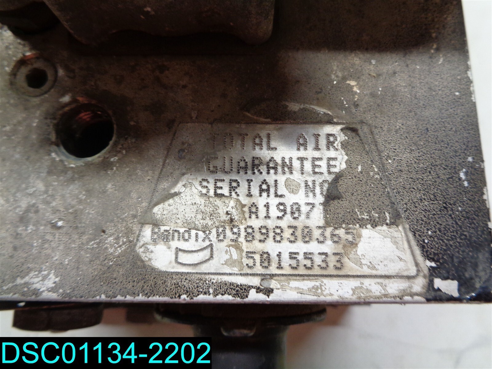 used item- Bendix Type 5015533 AD-IS Air Dryer for Kenworth Peterbilt