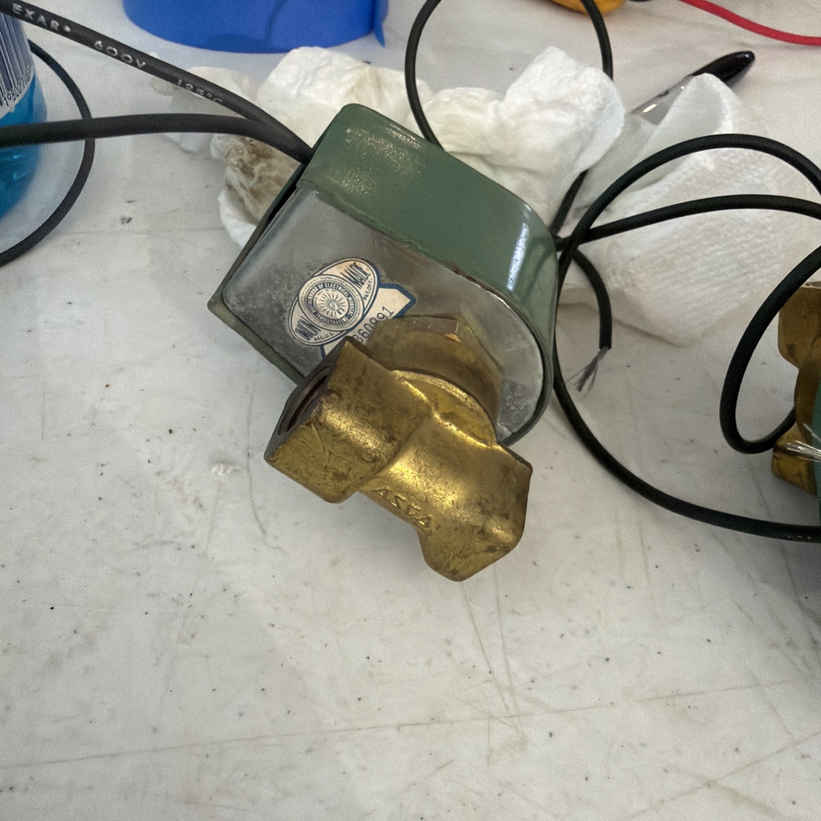 New ASCO VALVE Lot (1)3/8 And (2) 1/4 Propane 120vac