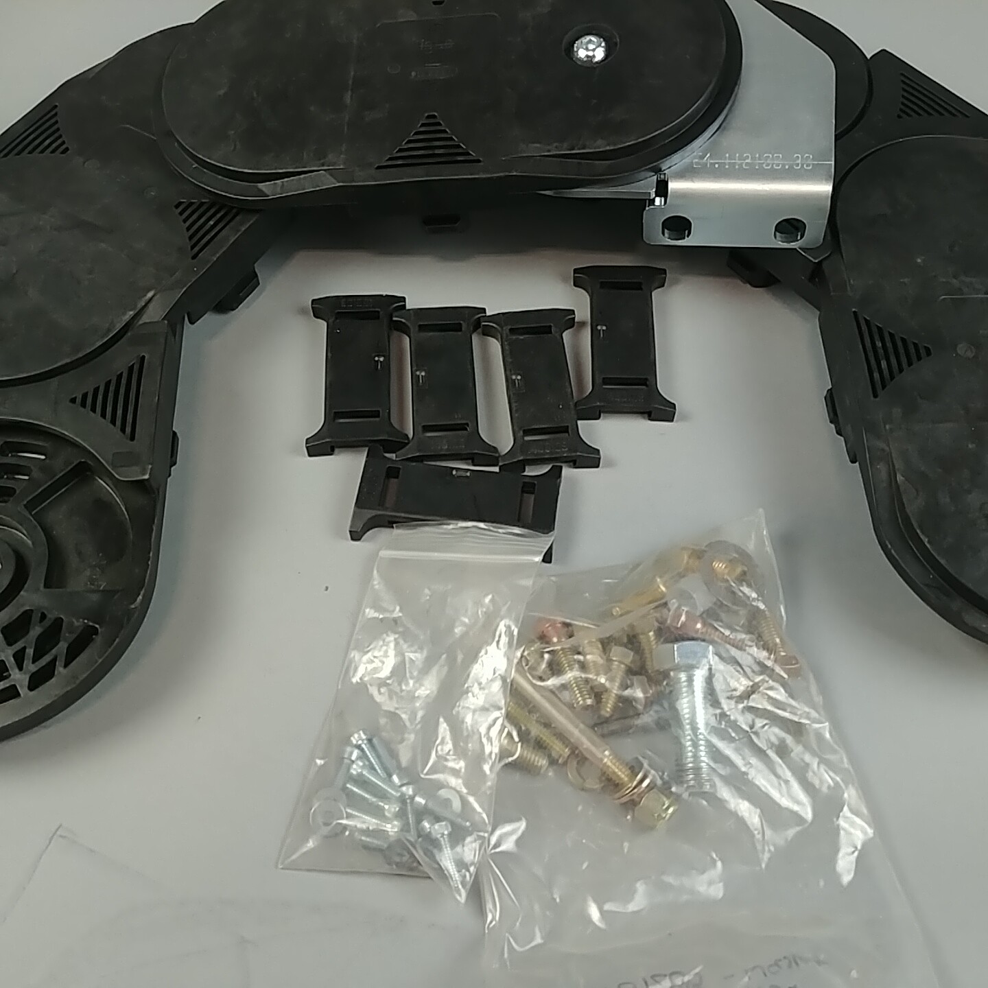 IGUS E4.112.01 Plastic Energy Chain Cable Carrier Four Links Mounting Hardware