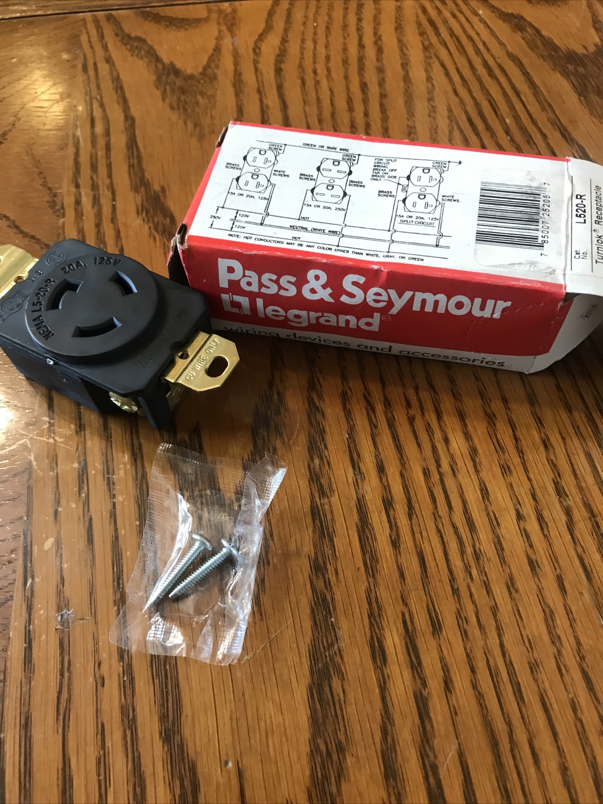 (1) NEW – Pass & Seymour L520-R Turnlok Receptacle 20A 125V- Free Shipping!