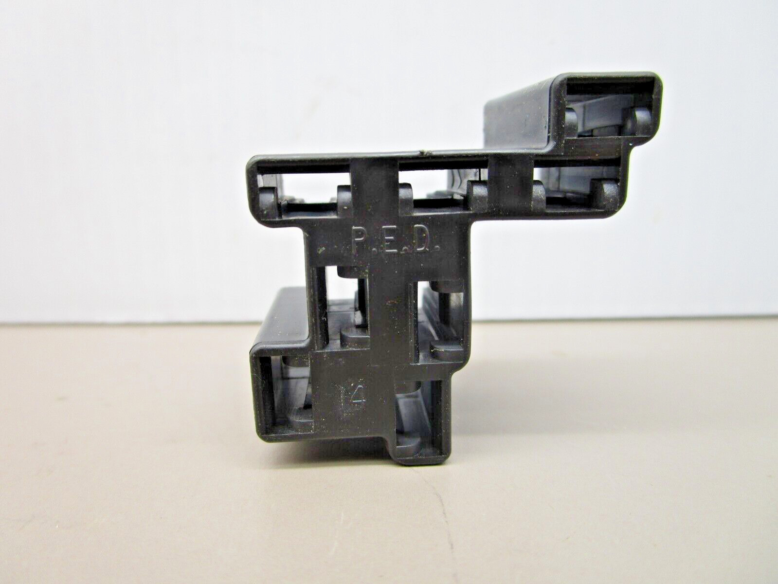 Delphi Packard 56-Series GM Terminal Housing and Sockets 8-Way Female Black 16ga