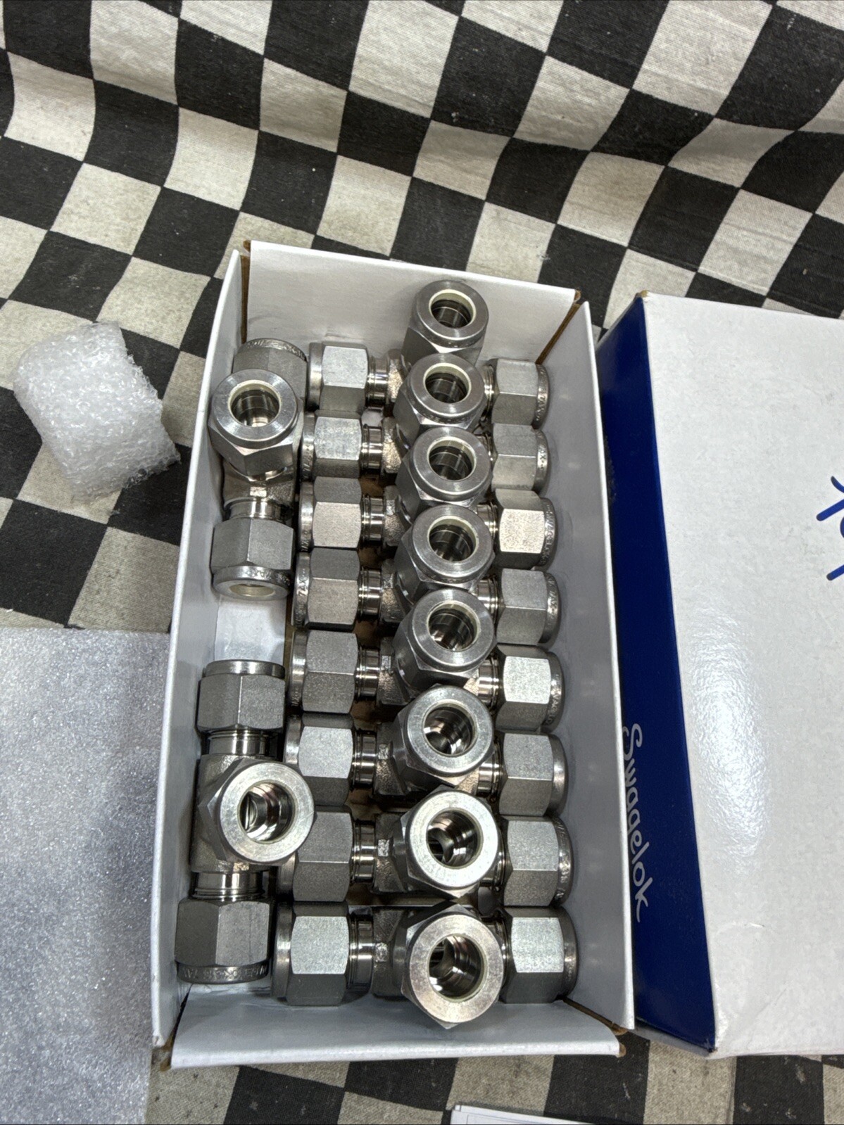 SWAGELOK SS-600-3, SS6003, TEE UNION 3/8″, LOT OF 25 SHIPSAMEDAY#1621F3B