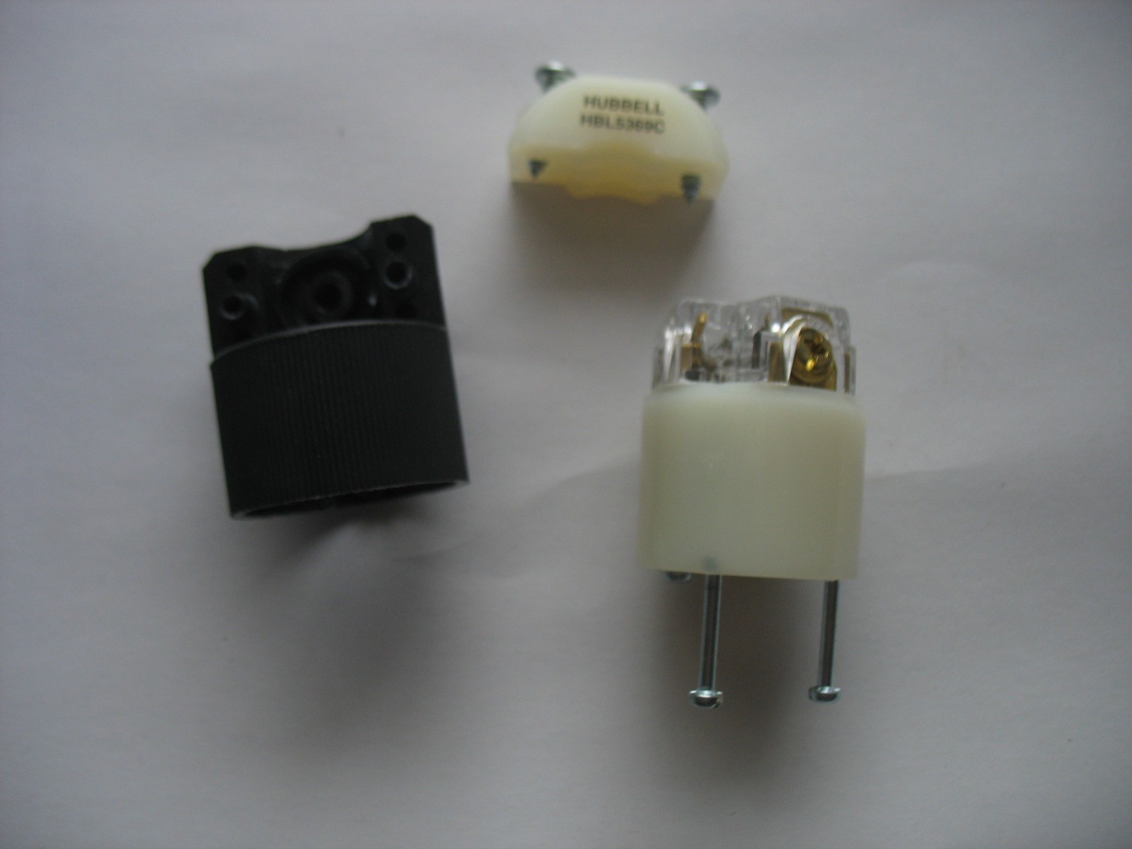 NOS LEVITON 2313 CONNECTOR NYLON LOCKING 20A-125V BLACK NEMA L5-20R