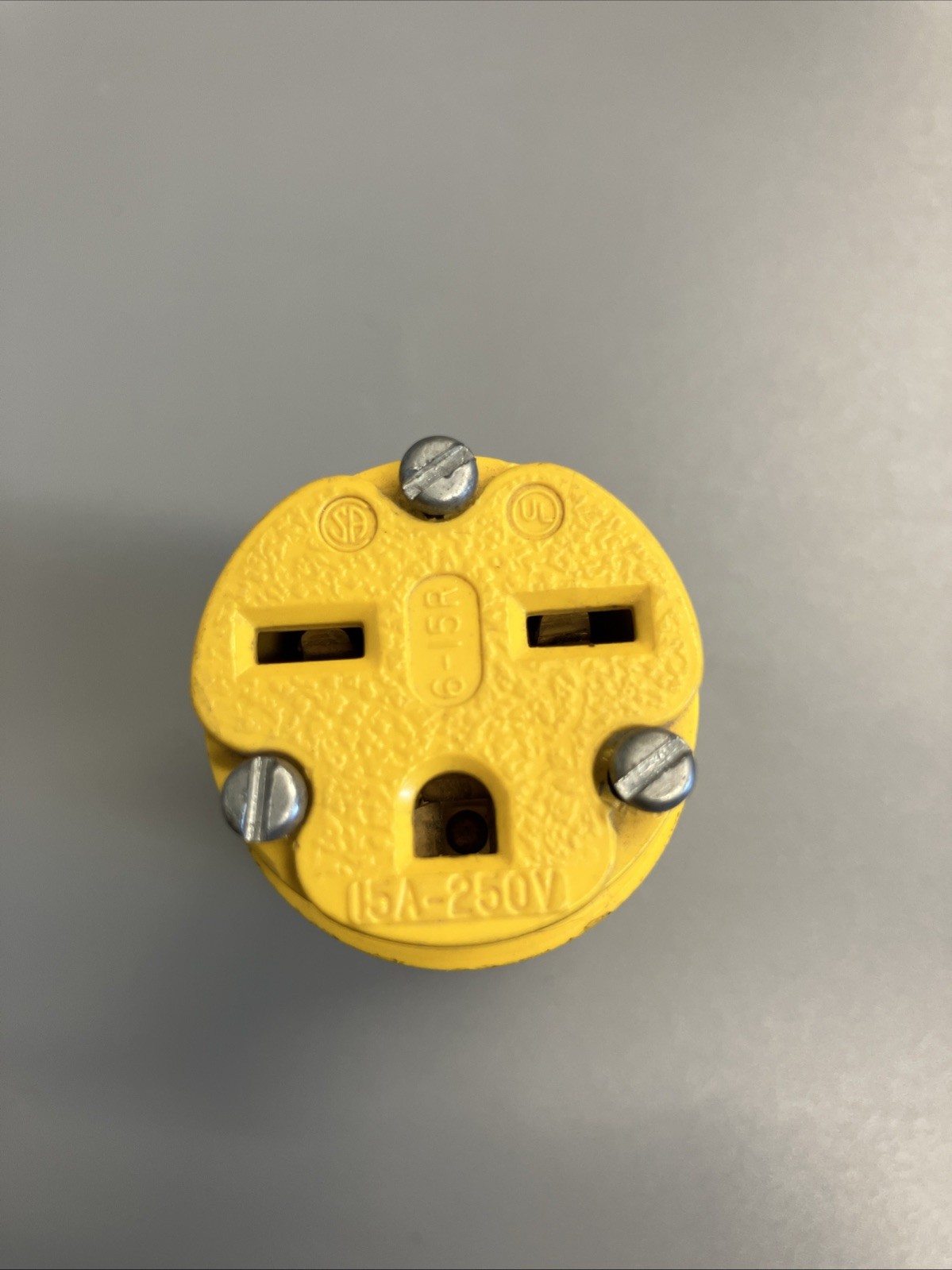 GE / ARROW-HART 15A 250V STRAIGHT BLADE FEMALE CORD END NEMA 6-15R