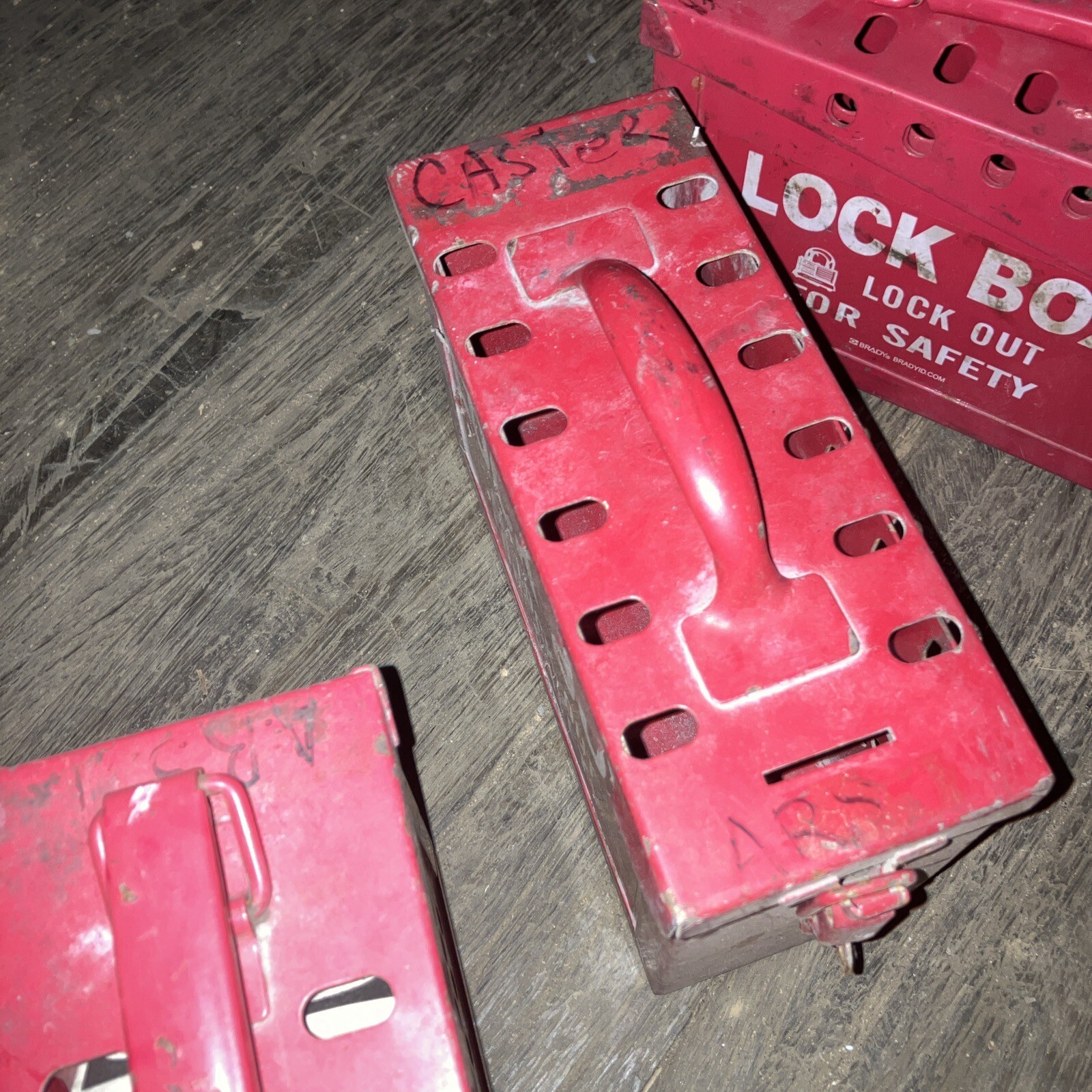 BRADPOWER Portable Metal Group Lock Out Box X7 Boxes And 6 Clasp Read